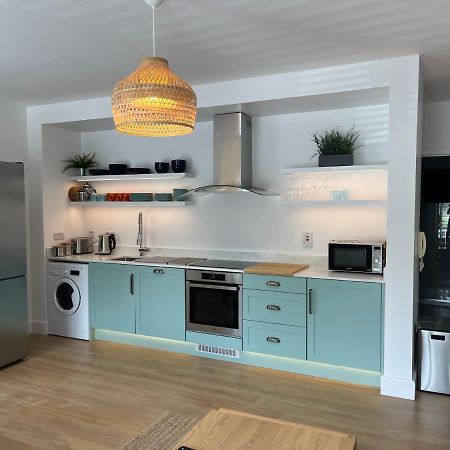 2 Bedroom Apartment Central Town Location エニスコーシー エクステリア 写真