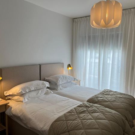 2 Bedroom Apartment Central Town Location エニスコーシー エクステリア 写真