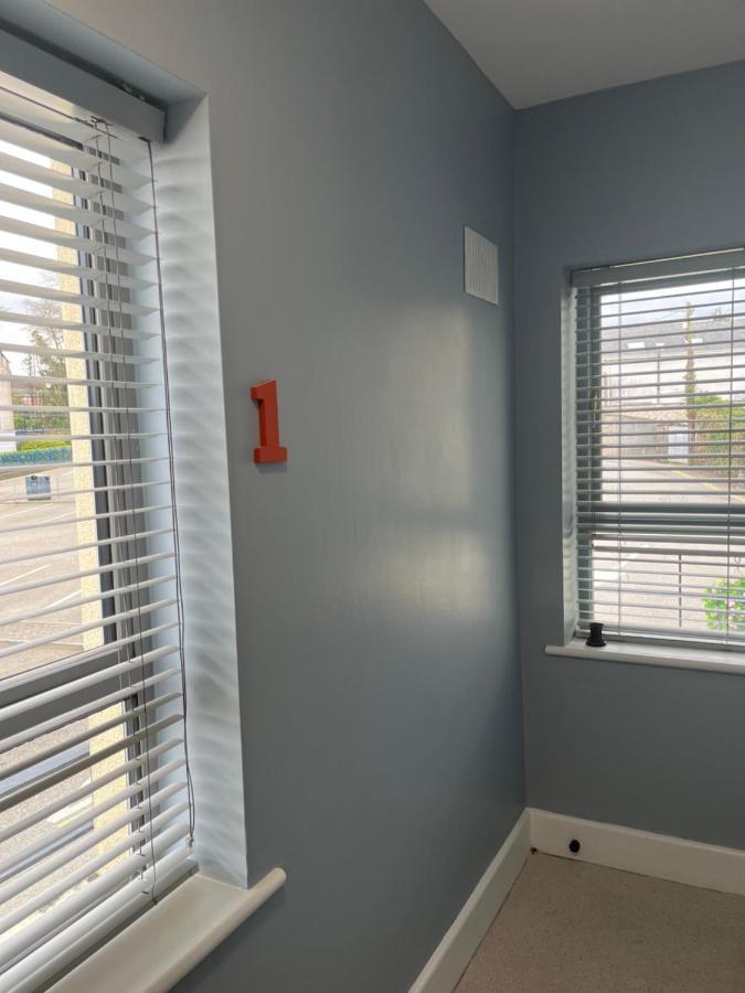 2 Bedroom Apartment Central Town Location エニスコーシー エクステリア 写真