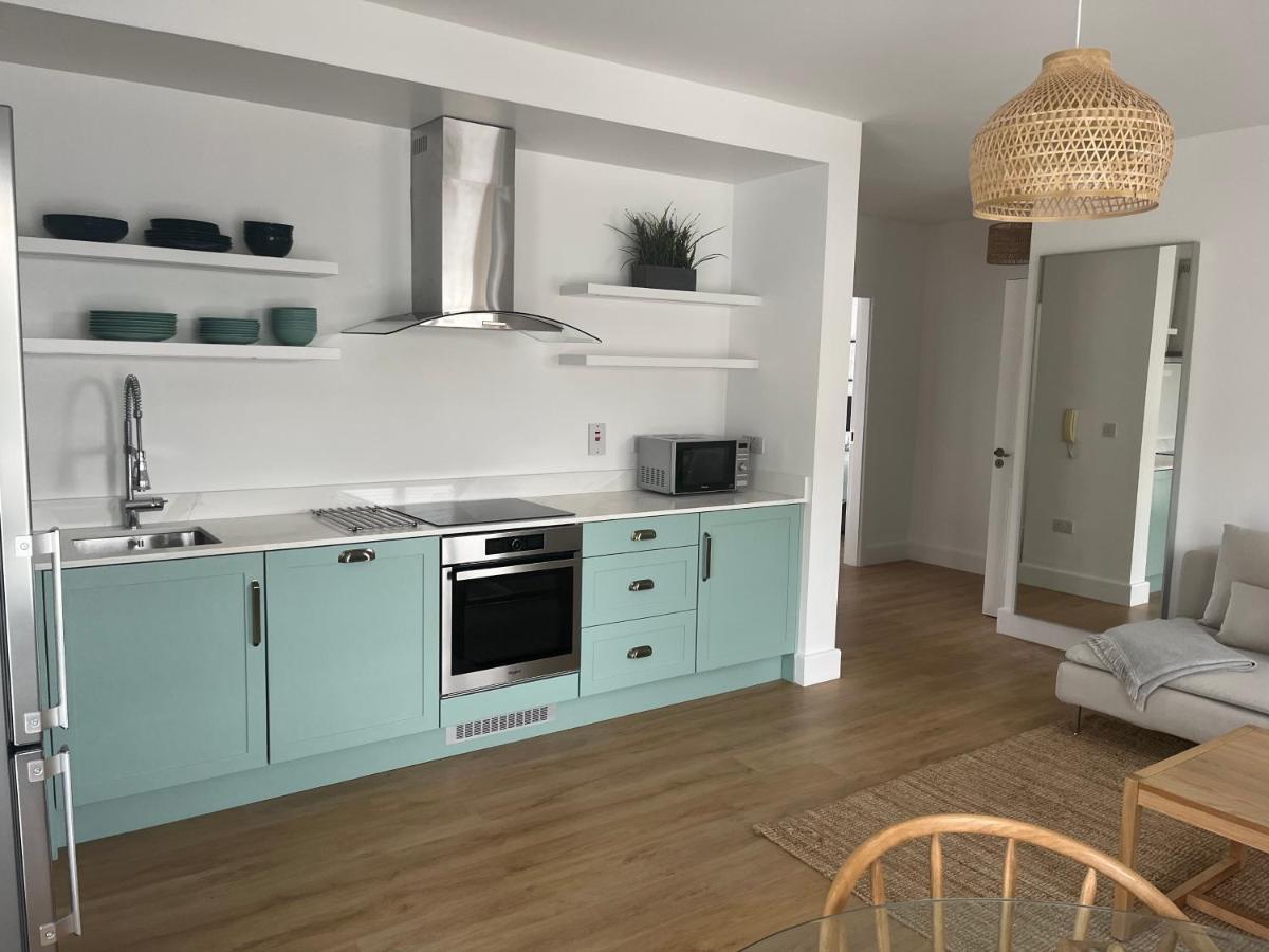 2 Bedroom Apartment Central Town Location エニスコーシー エクステリア 写真