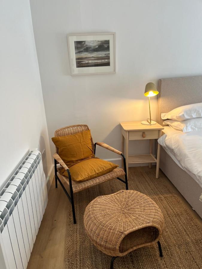 2 Bedroom Apartment Central Town Location エニスコーシー エクステリア 写真