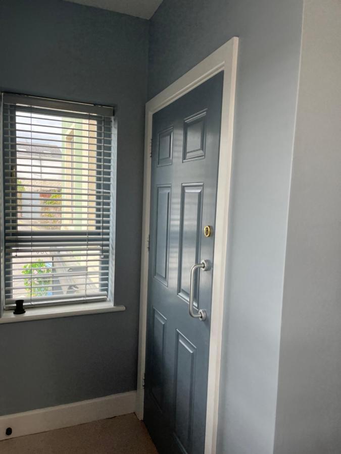 2 Bedroom Apartment Central Town Location エニスコーシー エクステリア 写真